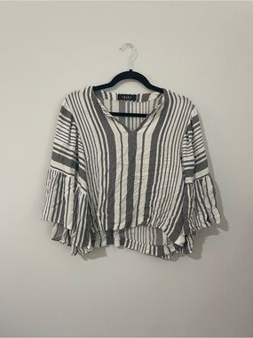 AKIRA White and Gray Striped Ruffle-Sleeve Tunic Top